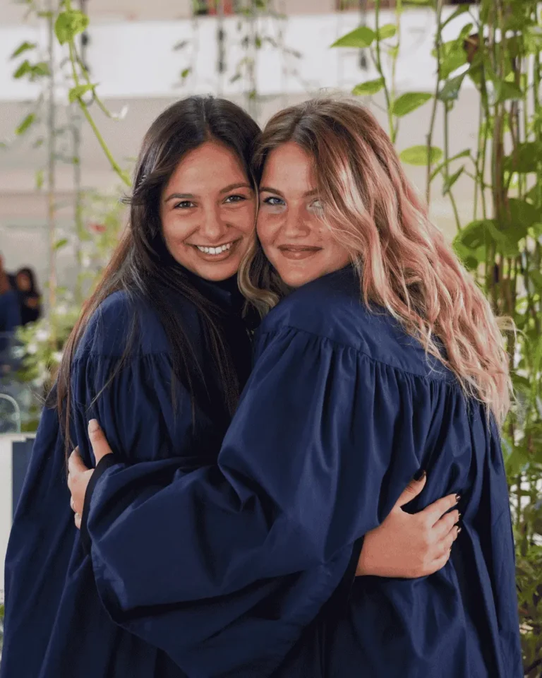 Etudiantes lors de la remise de diplome à la European University of Rome
