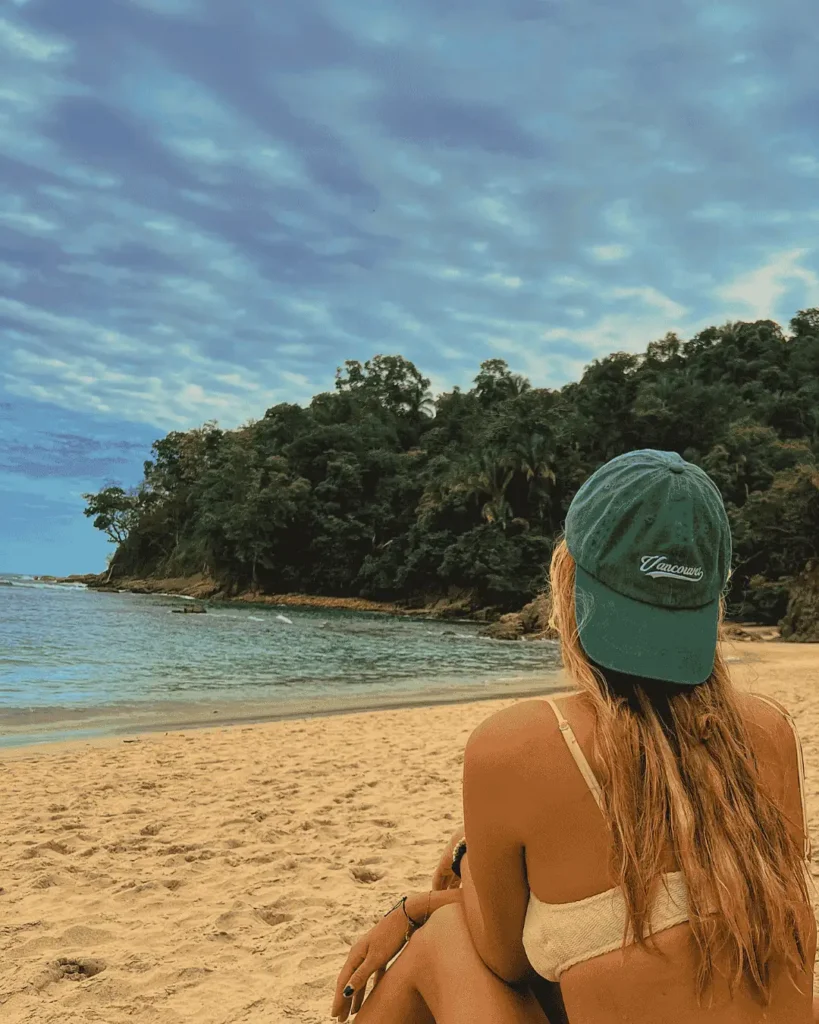 Etudiante au Costa Rica à la plage