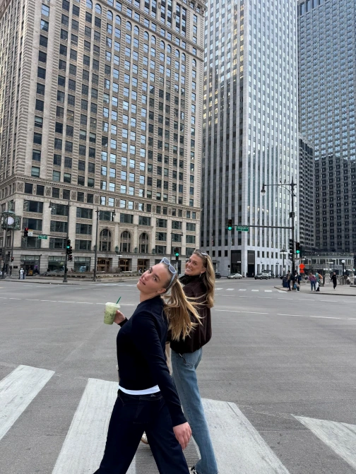 Clara, étudiante en échange à North Park University, aux États-Unis, visitant Chicago